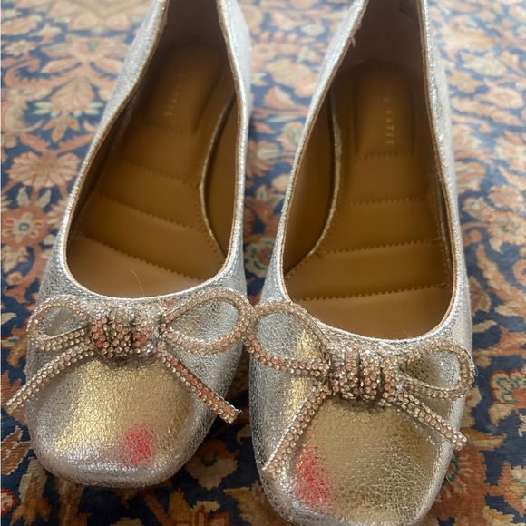 Like new Kelly & Katie Shimmering Silver Flats with Bow size 6. Perfect shoe! - Picture 2 of 9